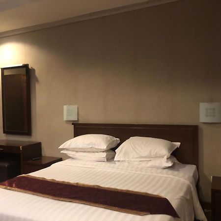 Enhaii Hotel Bandung Bagian luar foto