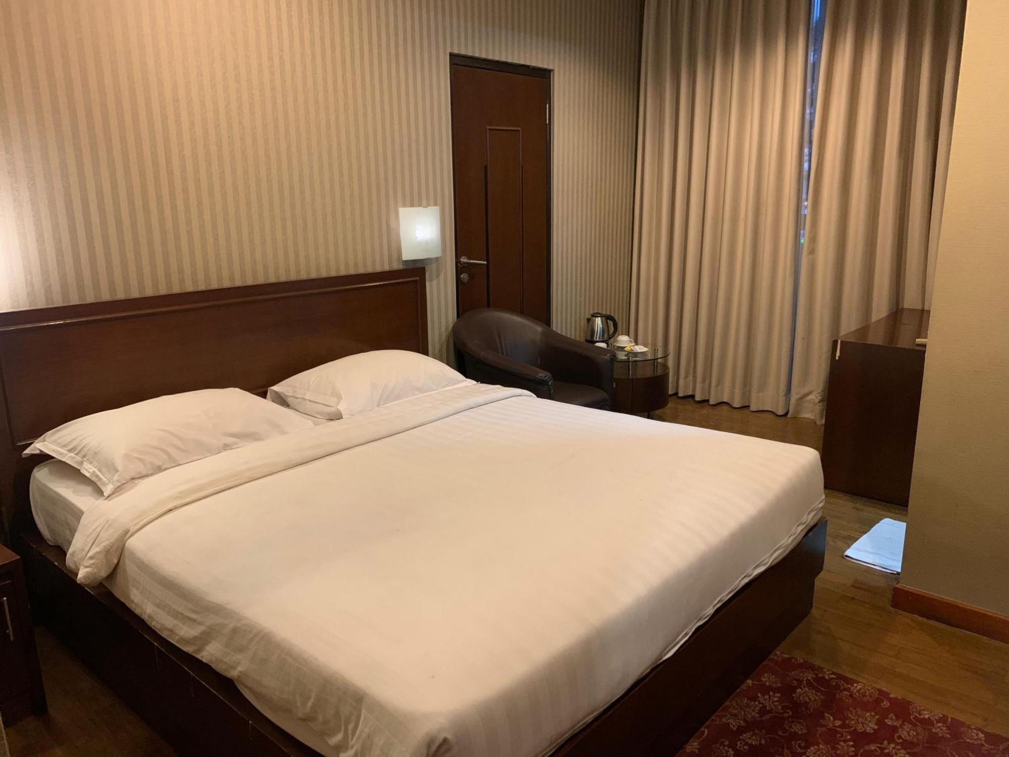 Enhaii Hotel Bandung Bagian luar foto