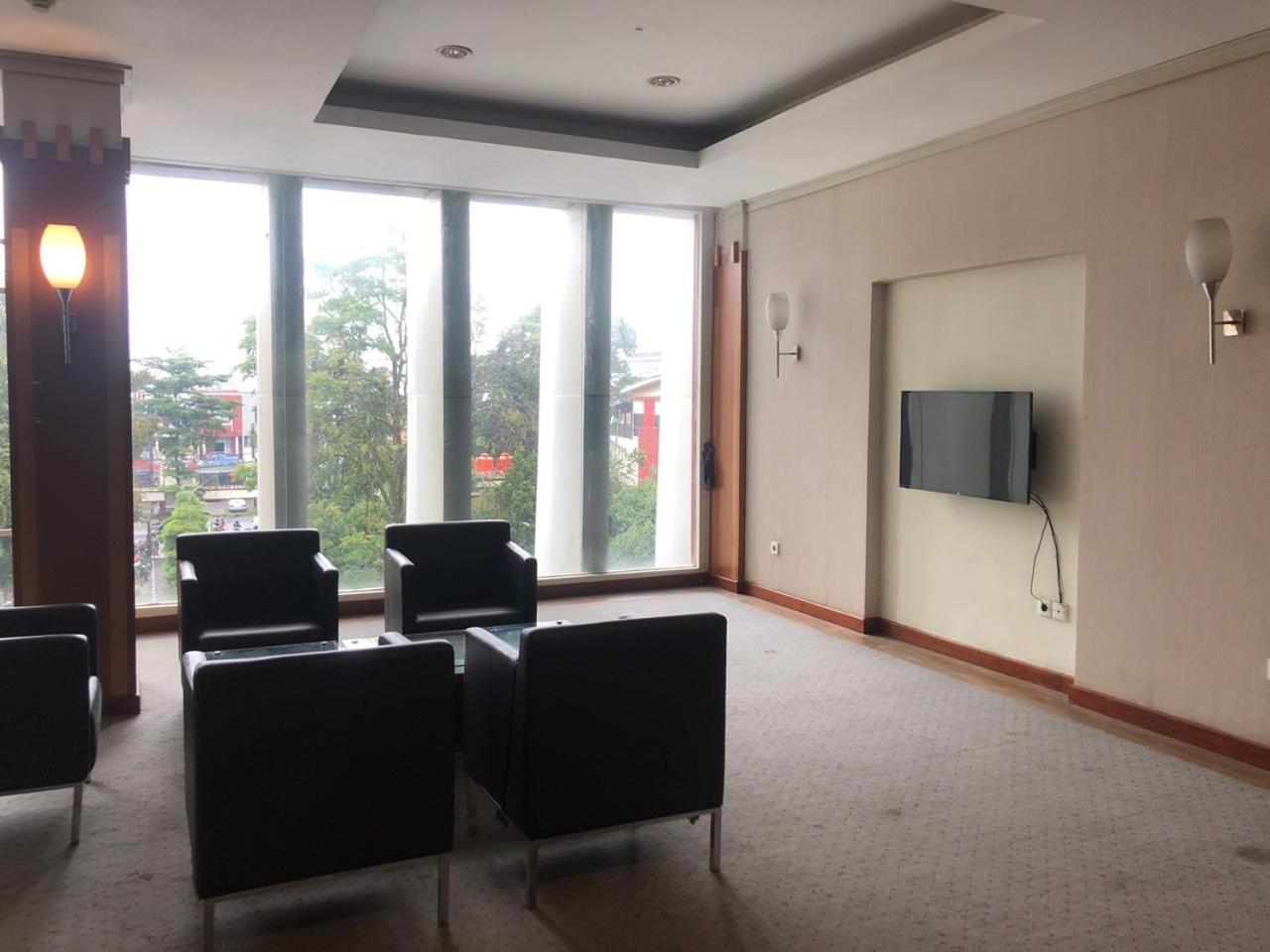 Enhaii Hotel Bandung Bagian luar foto
