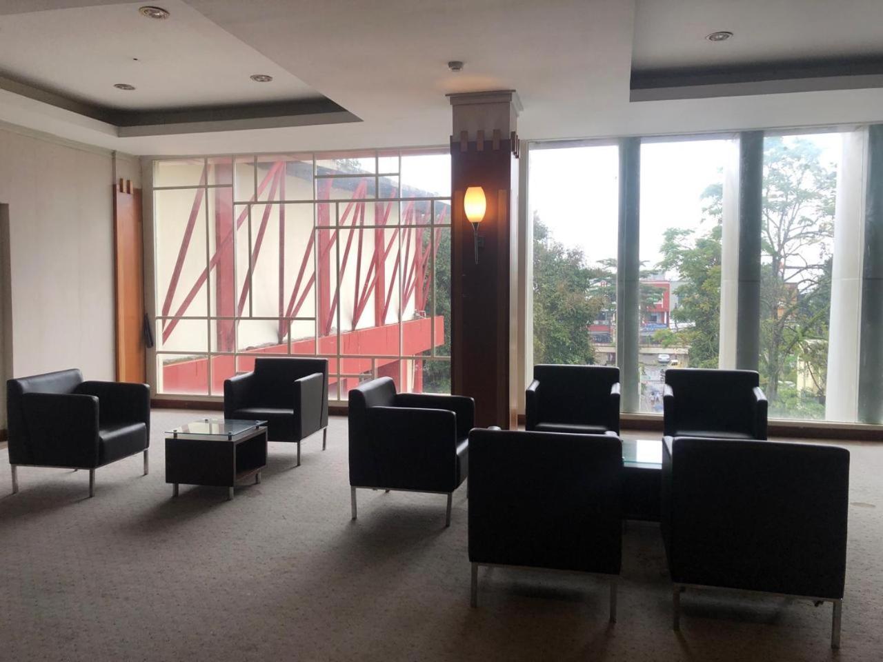 Enhaii Hotel Bandung Bagian luar foto
