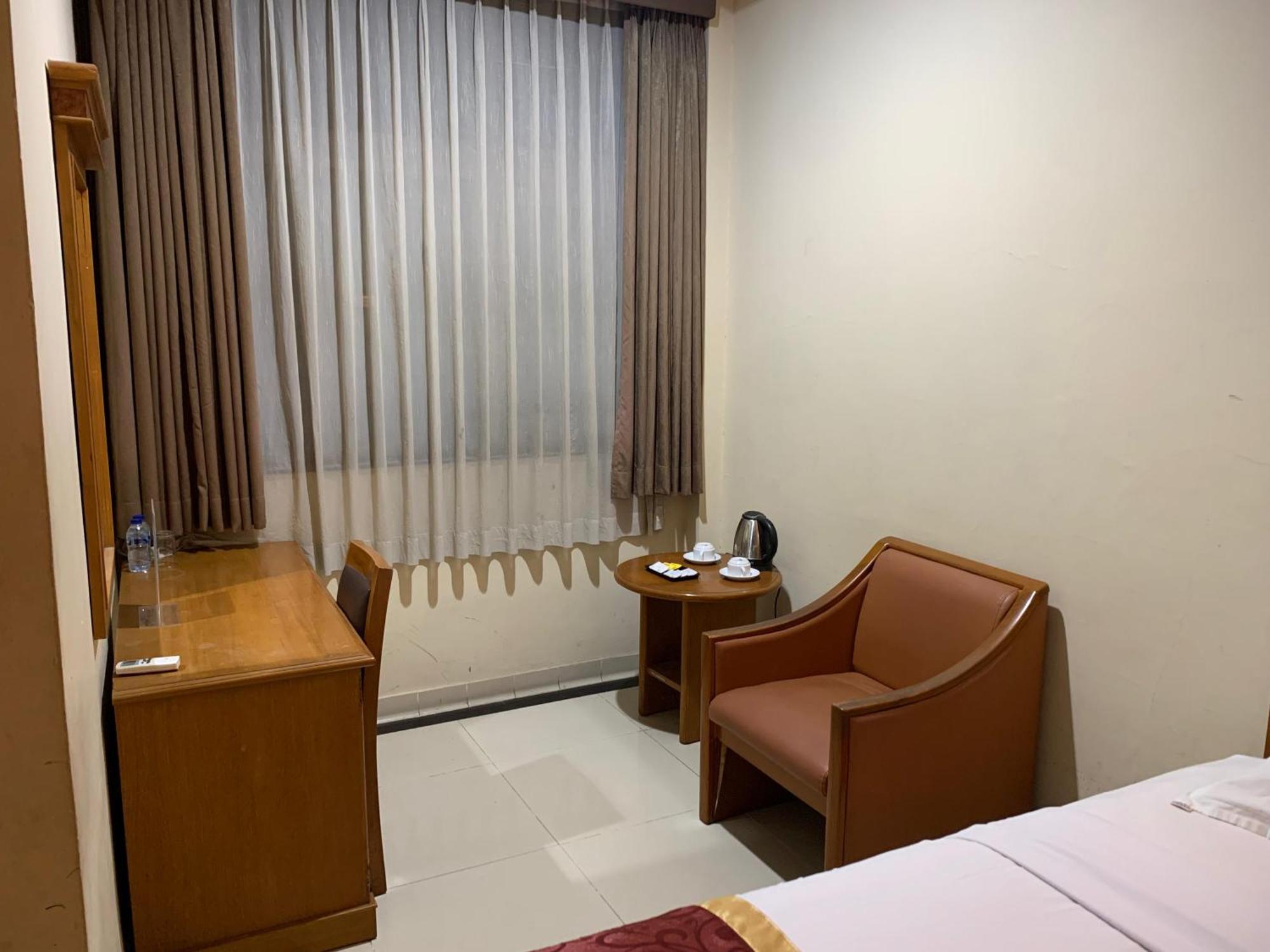 Enhaii Hotel Bandung Bagian luar foto