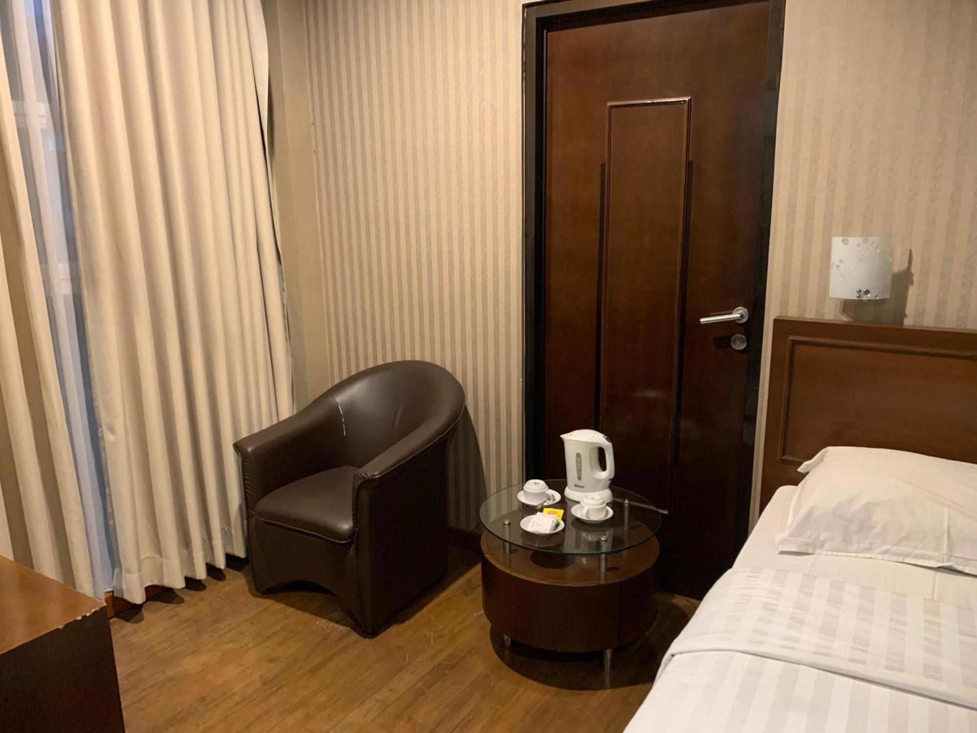 Enhaii Hotel Bandung Bagian luar foto