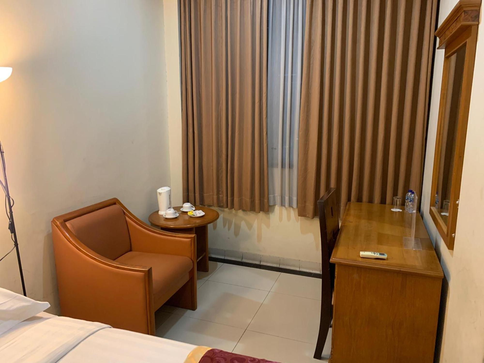 Enhaii Hotel Bandung Bagian luar foto