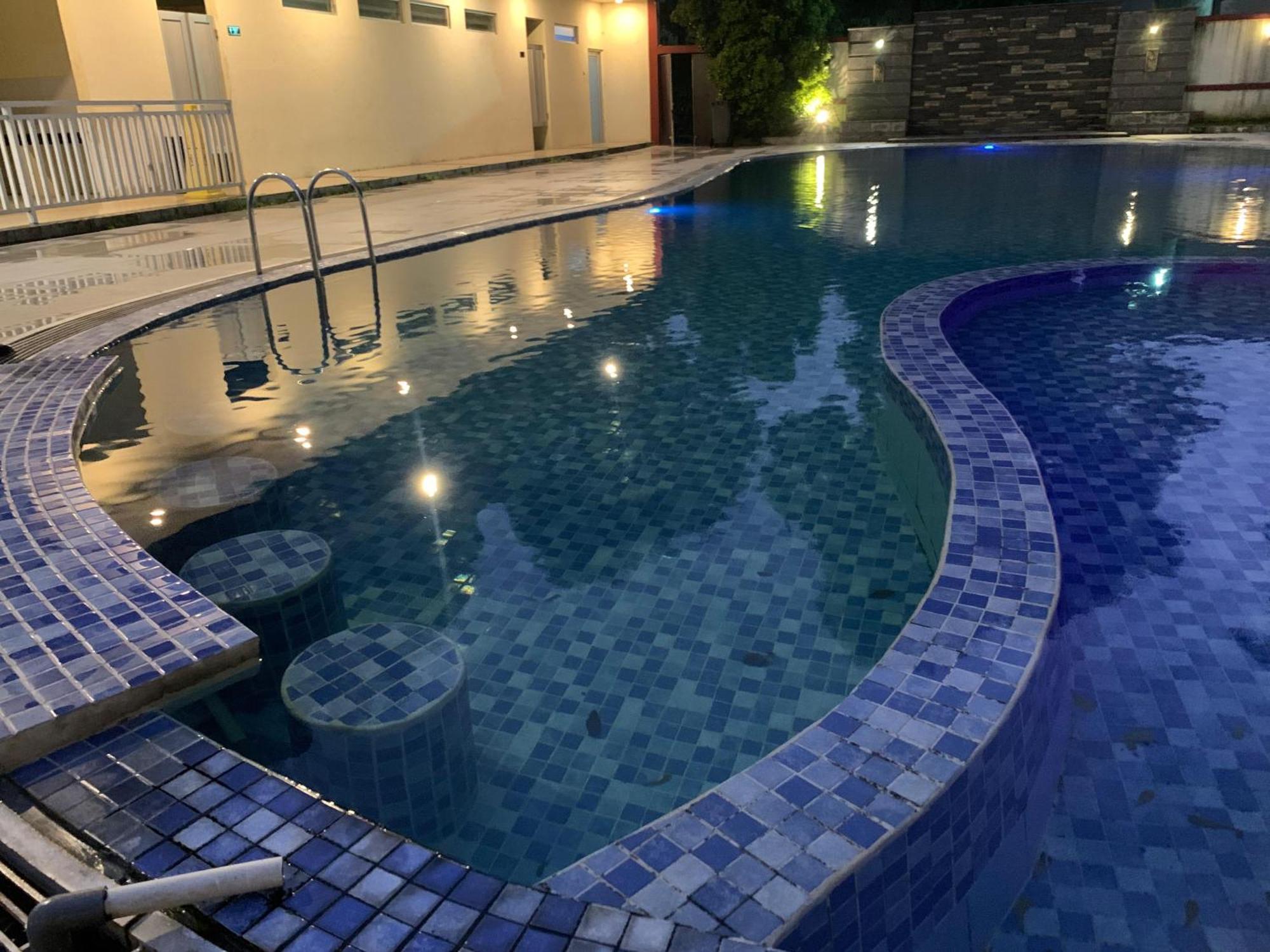 Enhaii Hotel Bandung Bagian luar foto