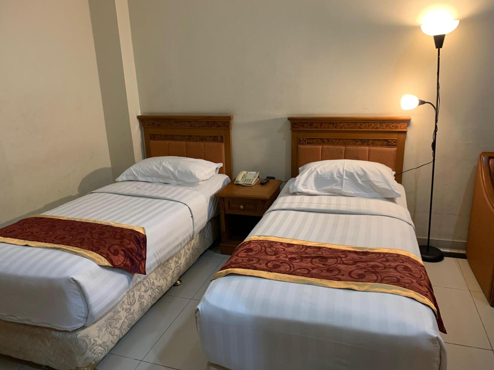 Enhaii Hotel Bandung Bagian luar foto
