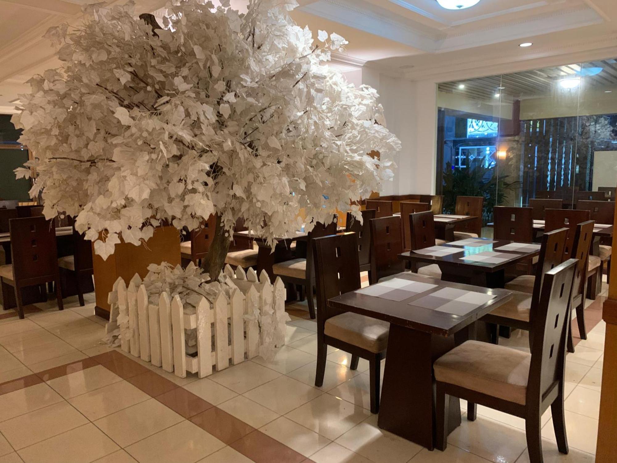 Enhaii Hotel Bandung Bagian luar foto
